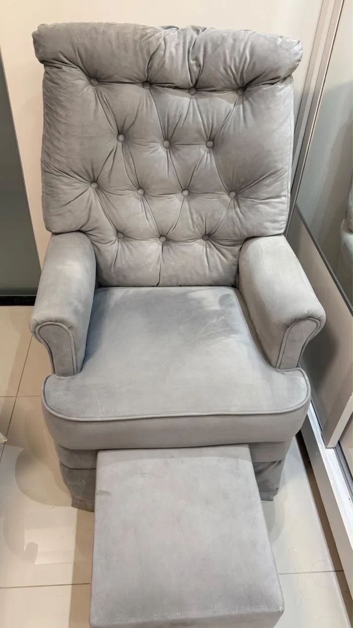 VENDO POLTRONA DE AMAMENTAÇÃO COM PUFF - Foto 4