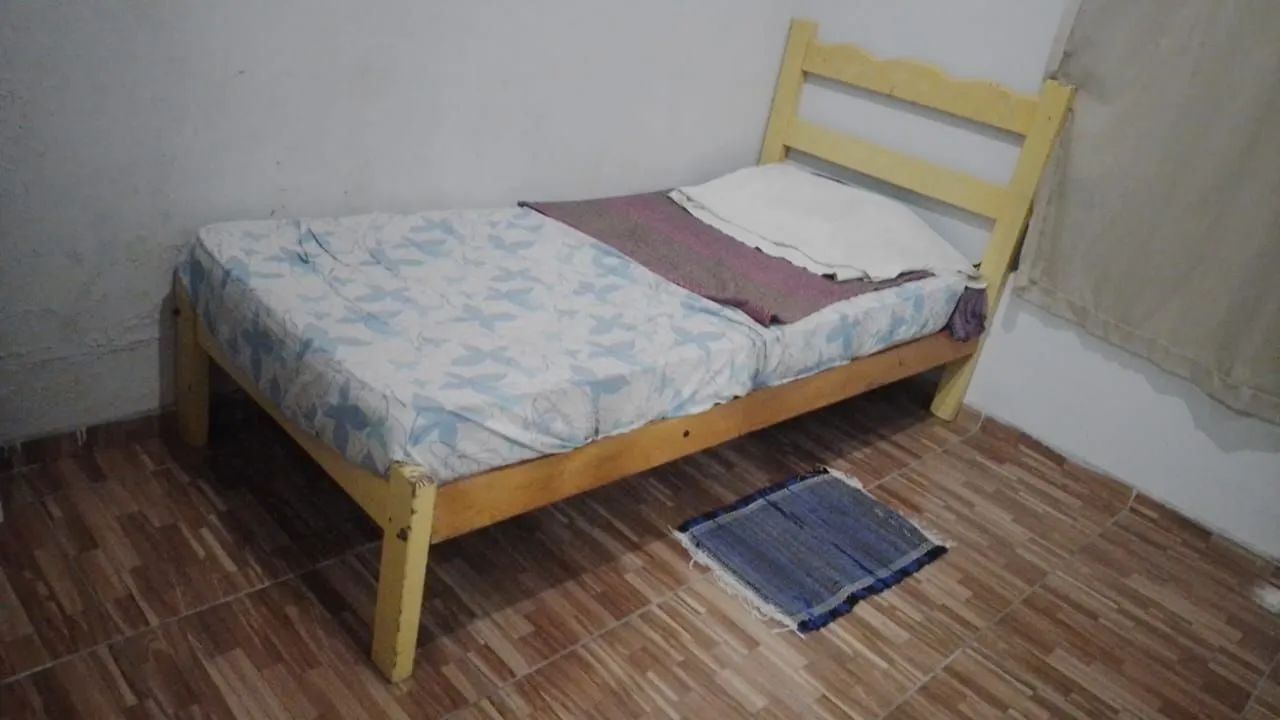 Cama de solteiro  em ótimo estado de conservação 