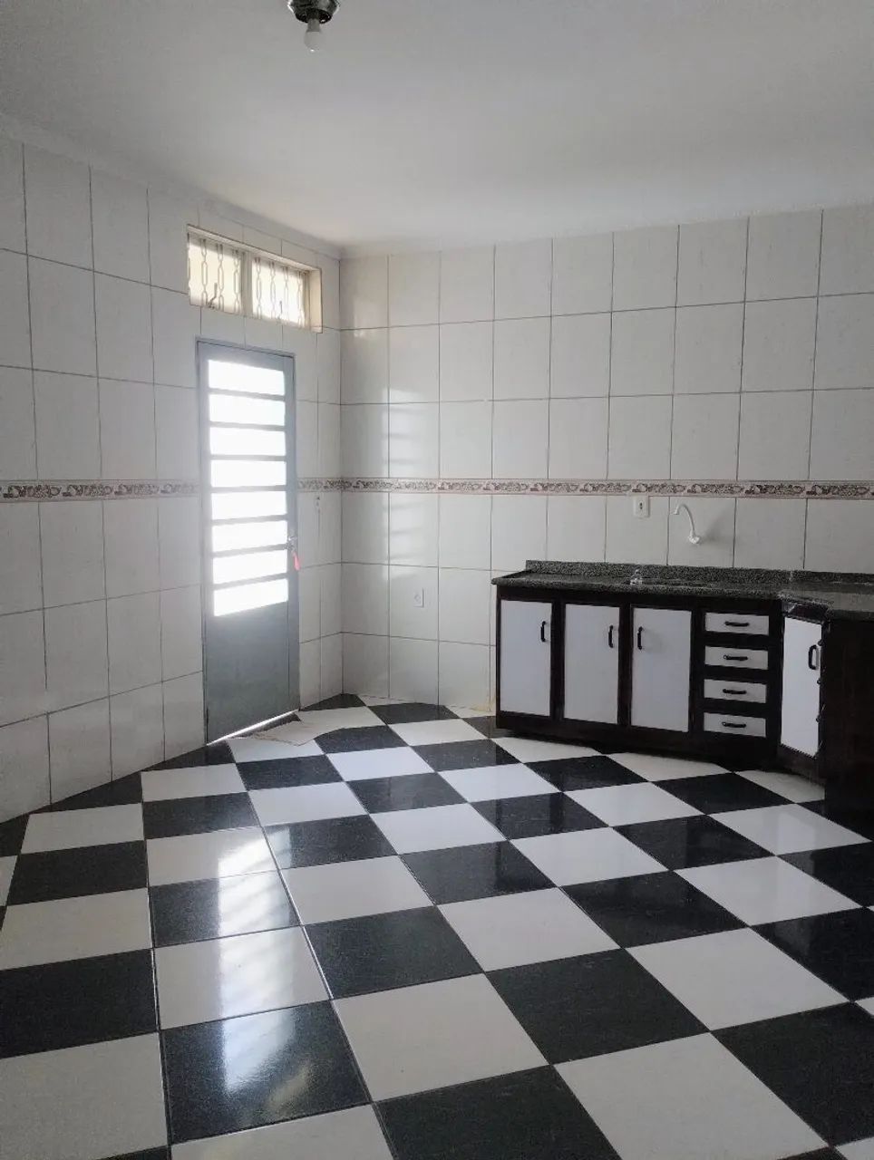 Ótima casa (sobrado) vende-se/ troca ou aluga! - Foto 2
