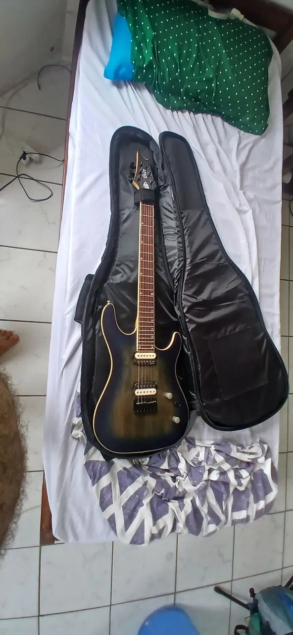 Guitarra Cort Explorer Vx-2x - Instrumentos musicais - Rosarinho
