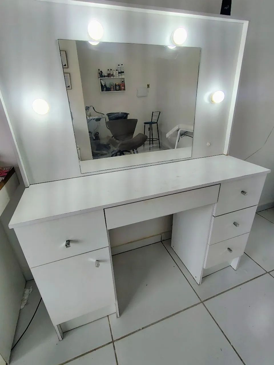 Penteadeira Camarim com luzes 