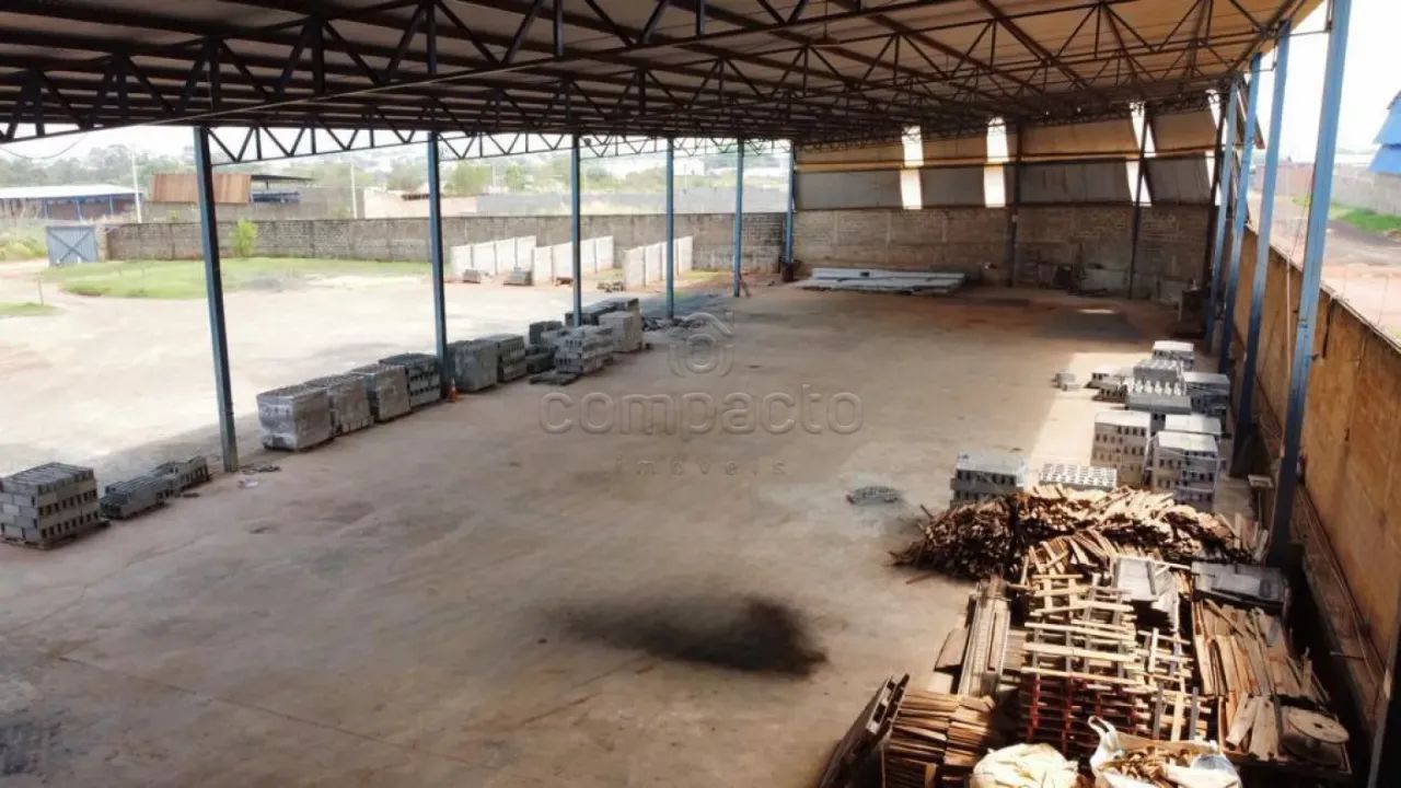 Amplo barracão com 6.257m² de área total e 1.474m² de área útil. - Foto 2