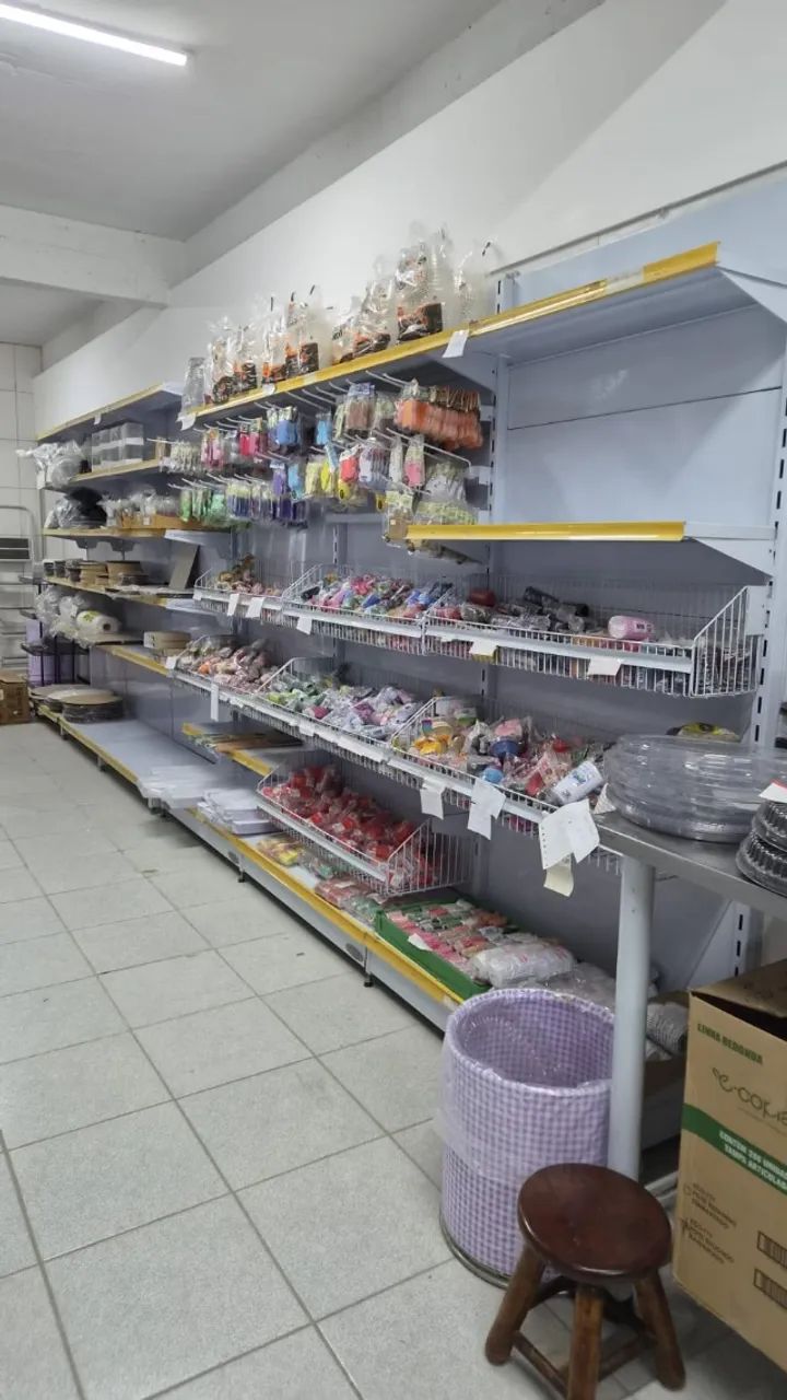VENDE-SE 26 MÓDULOS DE GÔNDOLAS DE PAREDE