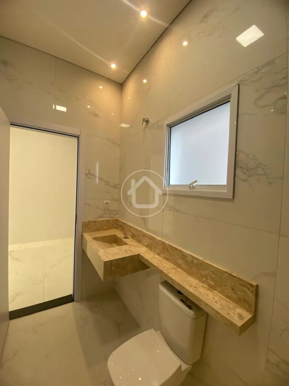 3 QUARTOS, SENDO 1 SUÍTE - PISCINA