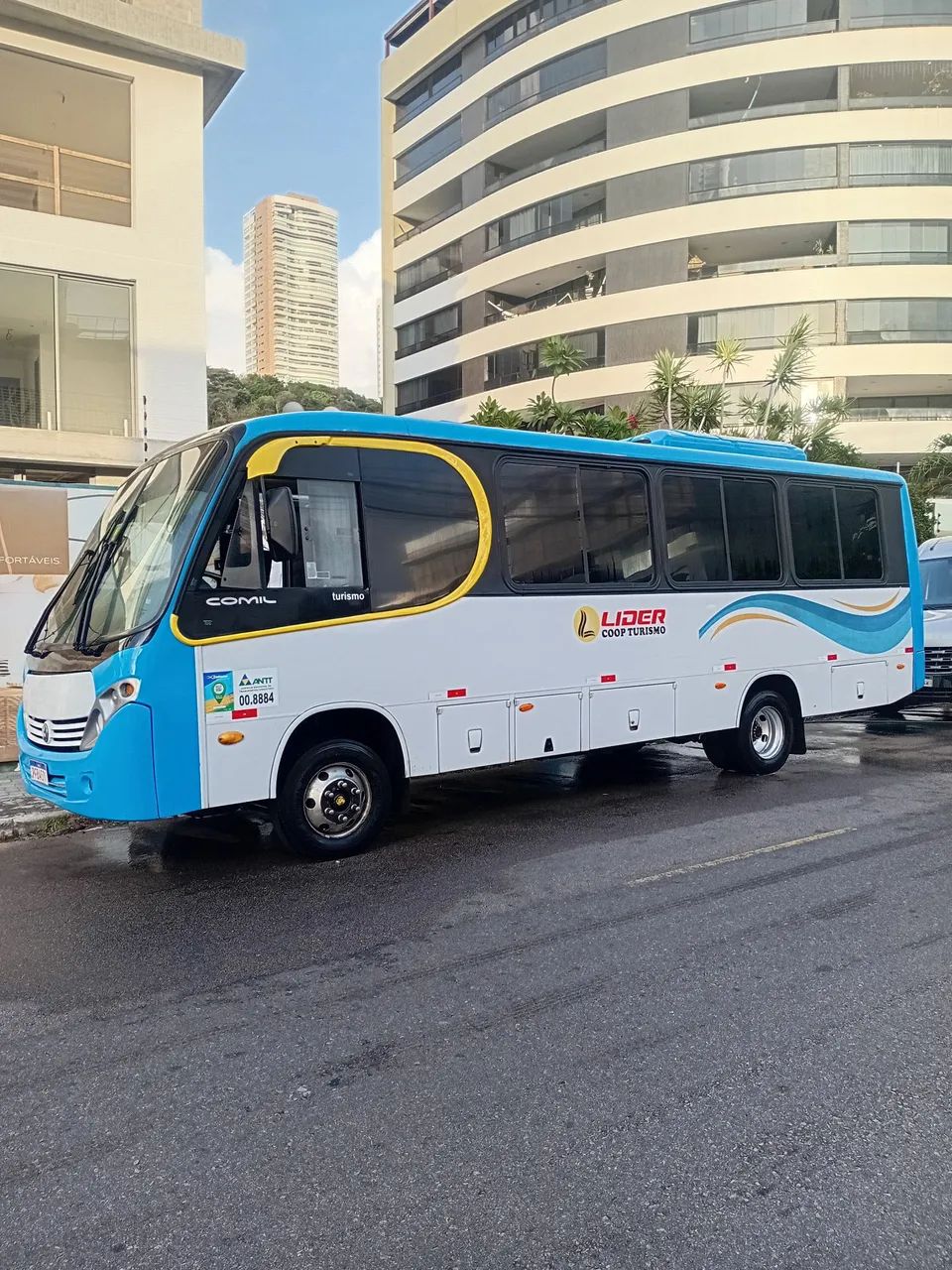 Micro ônibus Comil 