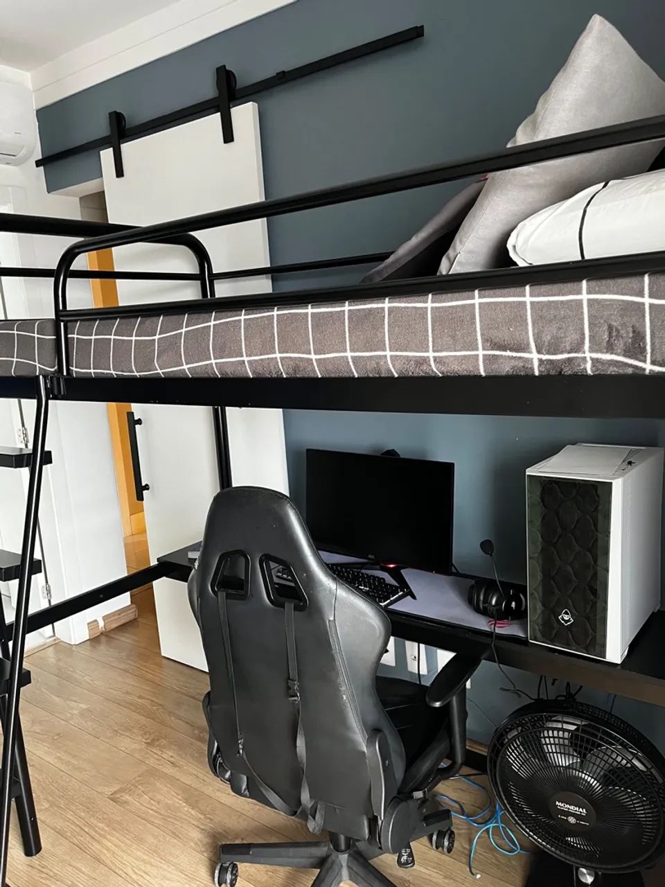 Cama suspensa com bancada - Foto 2