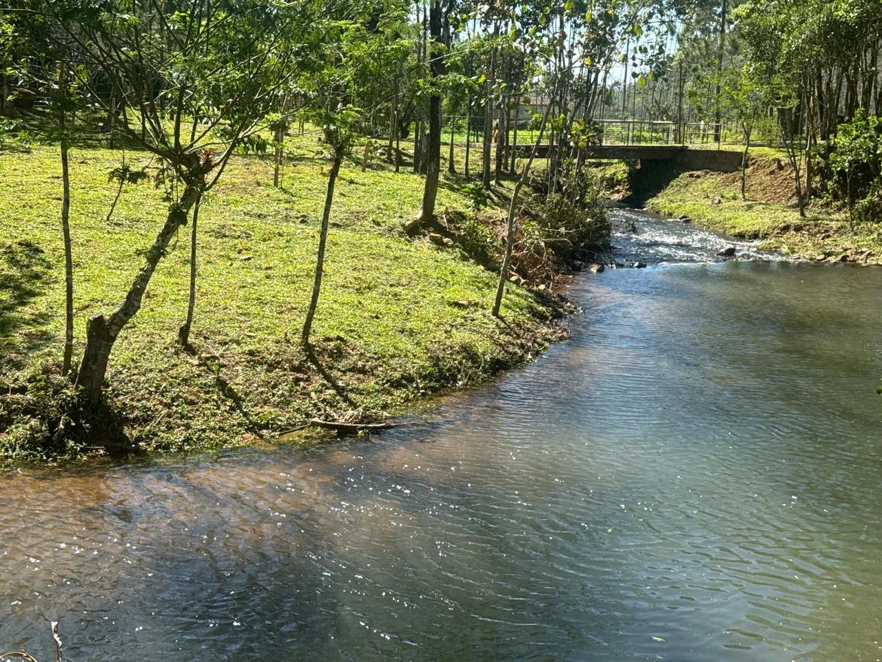 Vende-se sítio com chalé 
