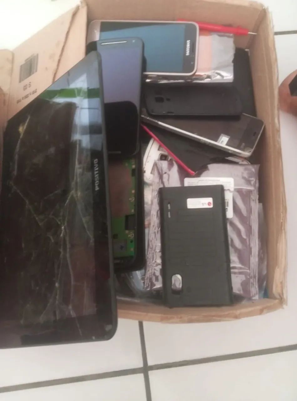  Celular e tablet pra retirar peças  - Foto 2