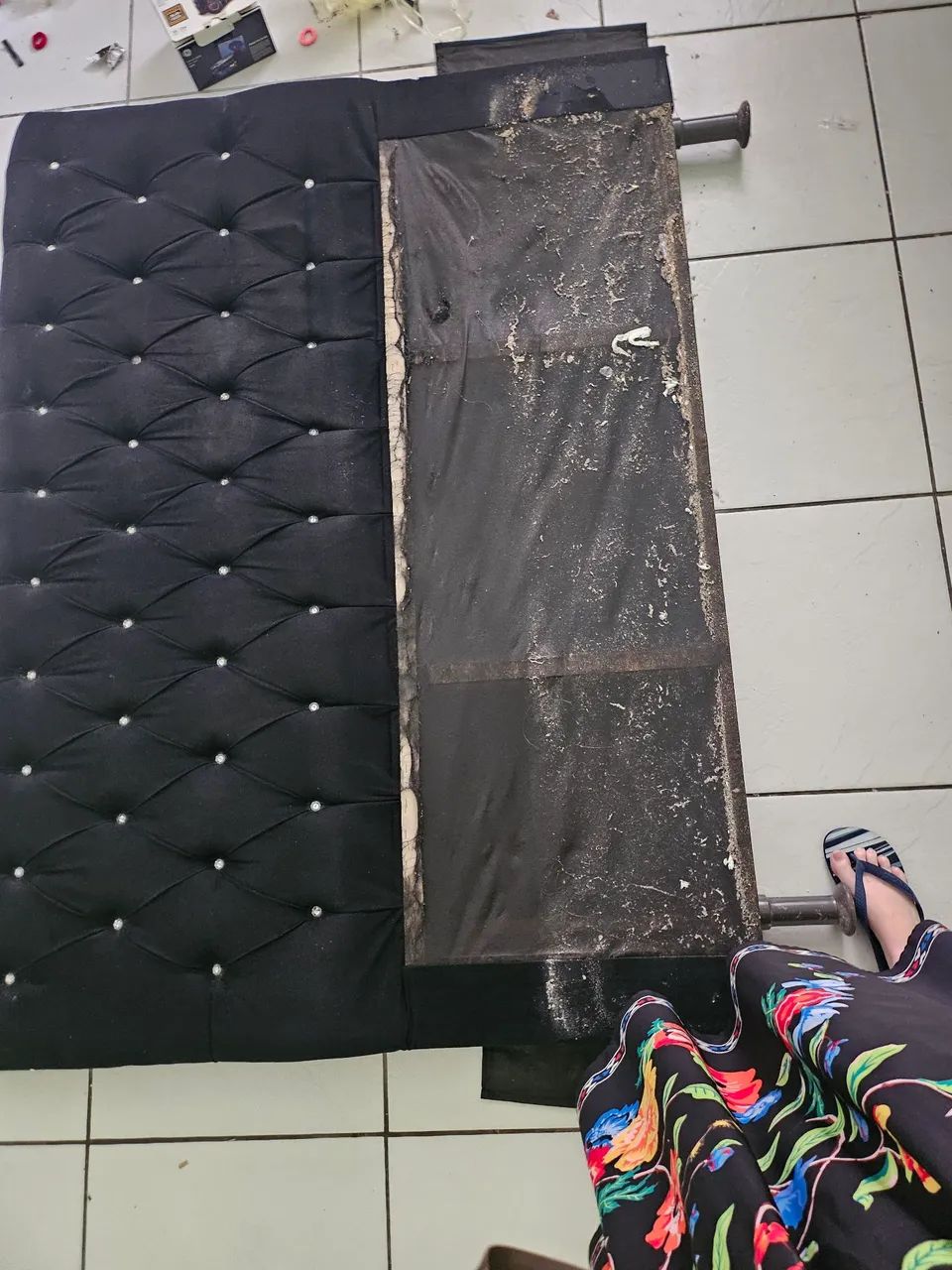 Painel de cama queem em madeira maciçoa - Foto 3