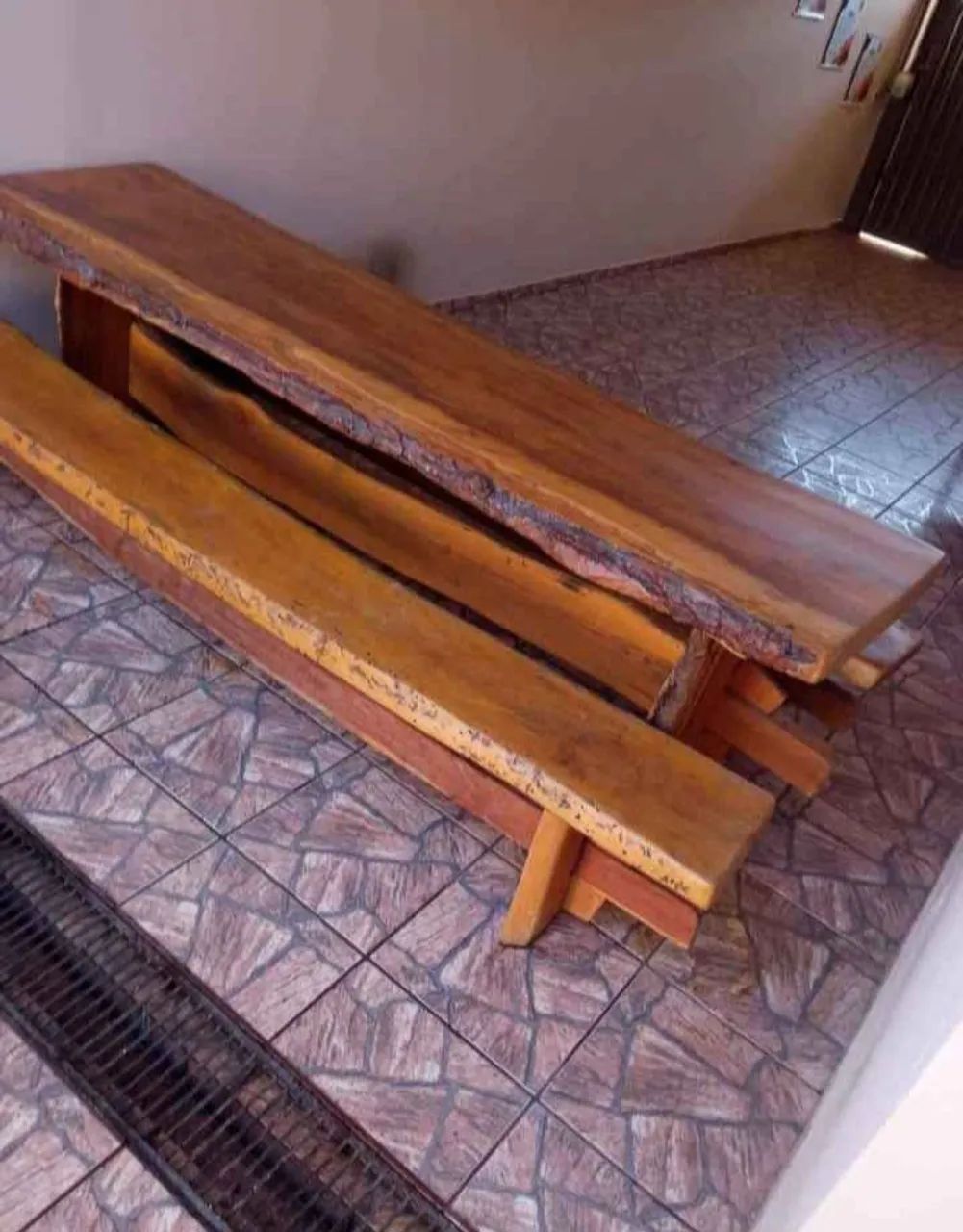 Linda mesa de jacarandá com dois bancos - Foto 3