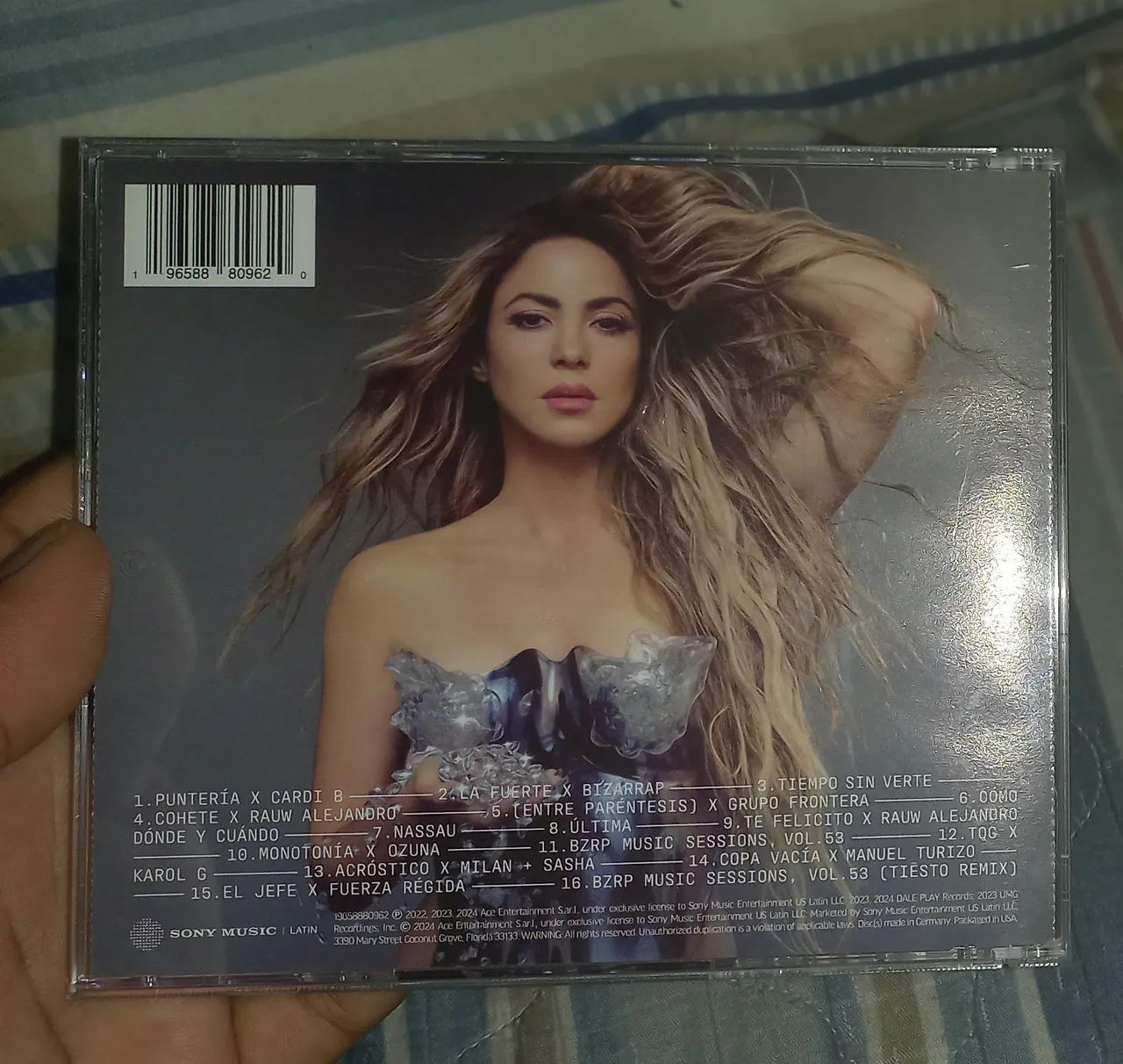 Shakira Las Mujeres Ya No Lloran - Foto 4