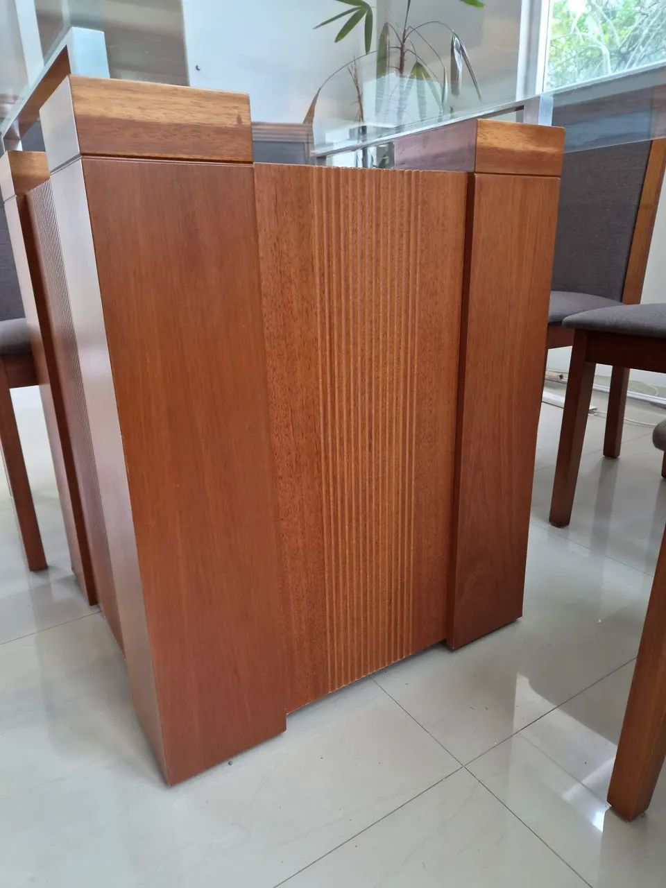 Mesa quadrada com tampo de vidro e 8 cadeiras - Foto 2