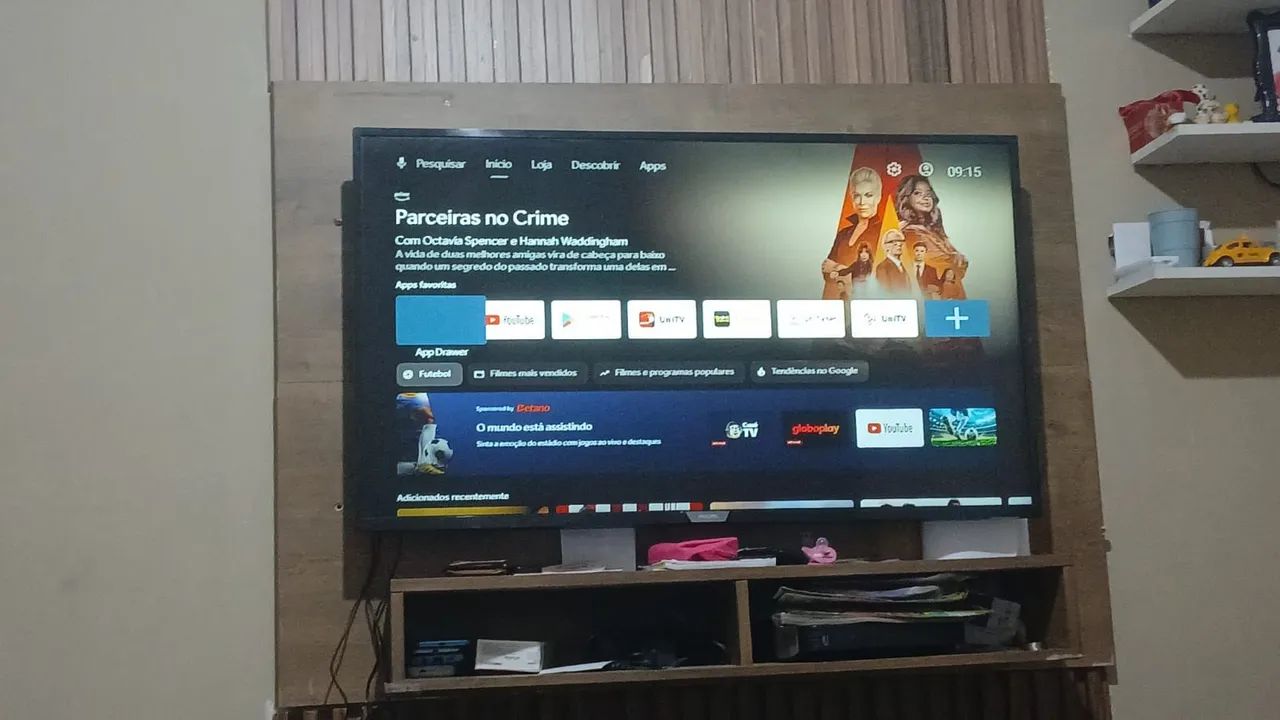 TV Smart Philips  43 polegadas em ótimas condições  sem avarias com controle  - Foto 2