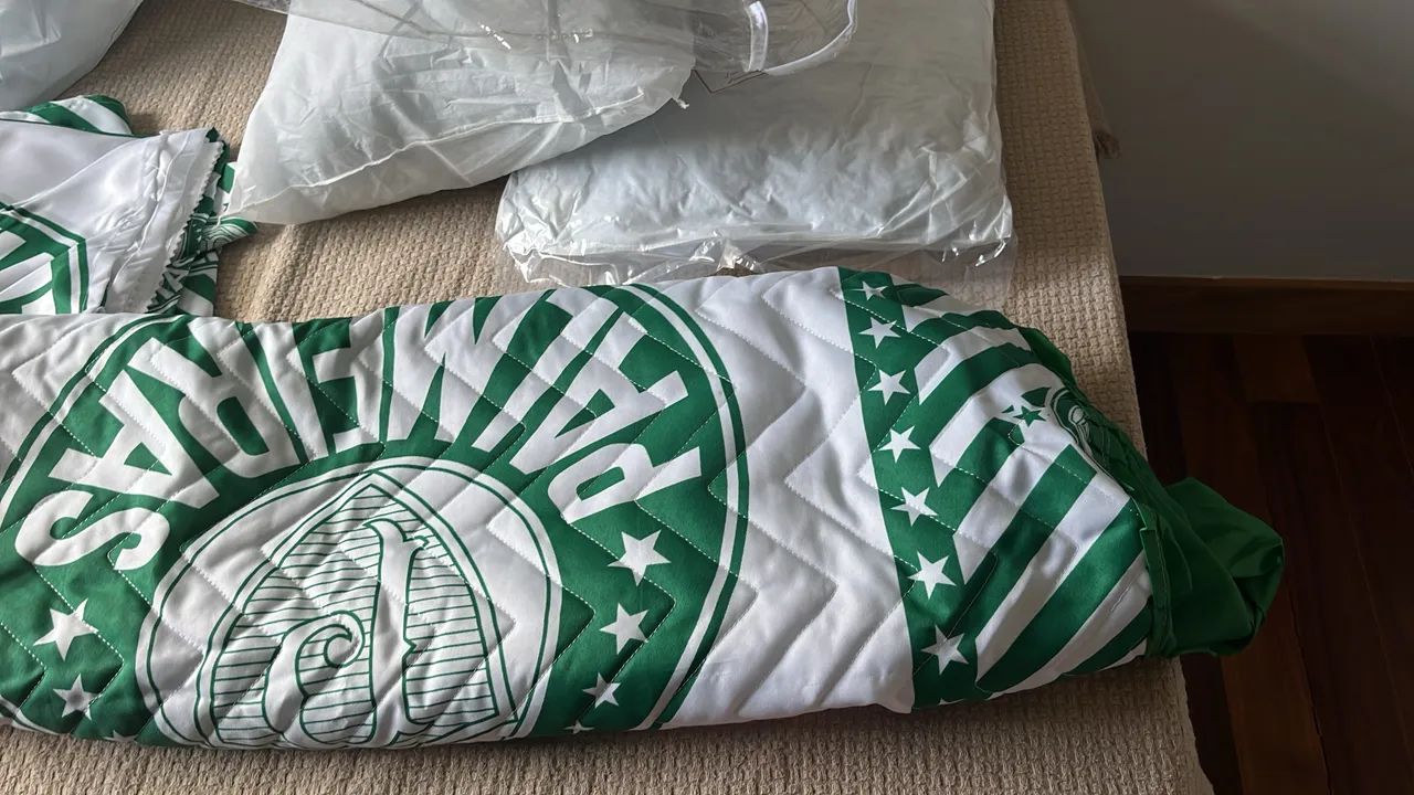 Colcha com capa  e cortina solteiro palmeiras nova  - Foto 2