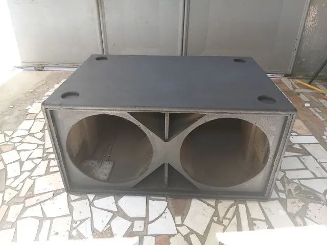 caixa de som sub graves, 18 polegadas.  largura 1 mt e 10 cm, alt. 58 cm, comp 70 cm