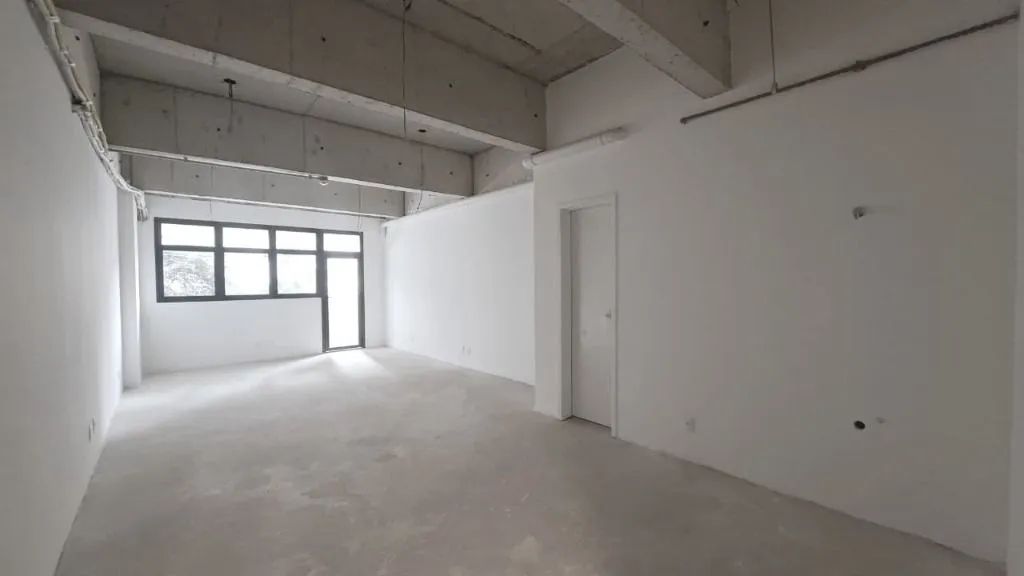 Sala comercial de 44,82 m² com banheiro, varanda e vagas rotativas no Edifício Quadria  Ja - Foto 4