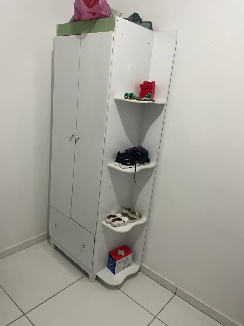 Vendo guarda roupa de 2 portas