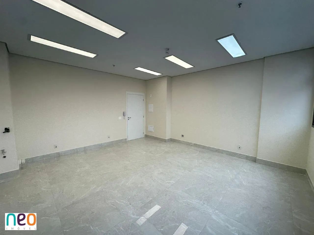 Sala comercial com janela anti ruído bem localizada - Foto 4