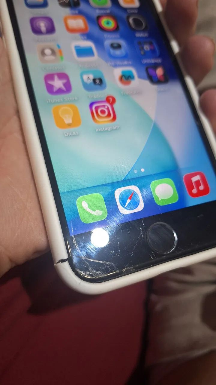 IPhone SE 64gb nunca aberto com caixa - Foto 5