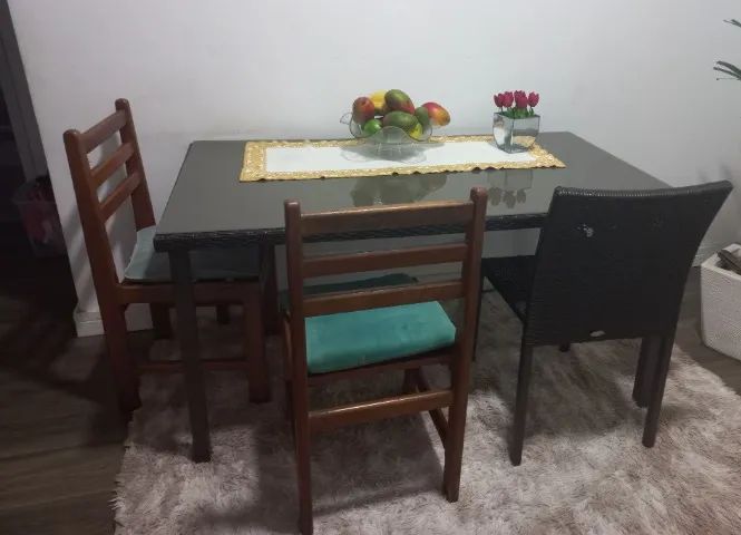 Mesa de Jantar com 4 cadeiras.  - Foto 2