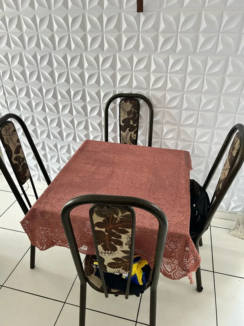 VENDO MESA DE 4 LUGAR - Foto 2