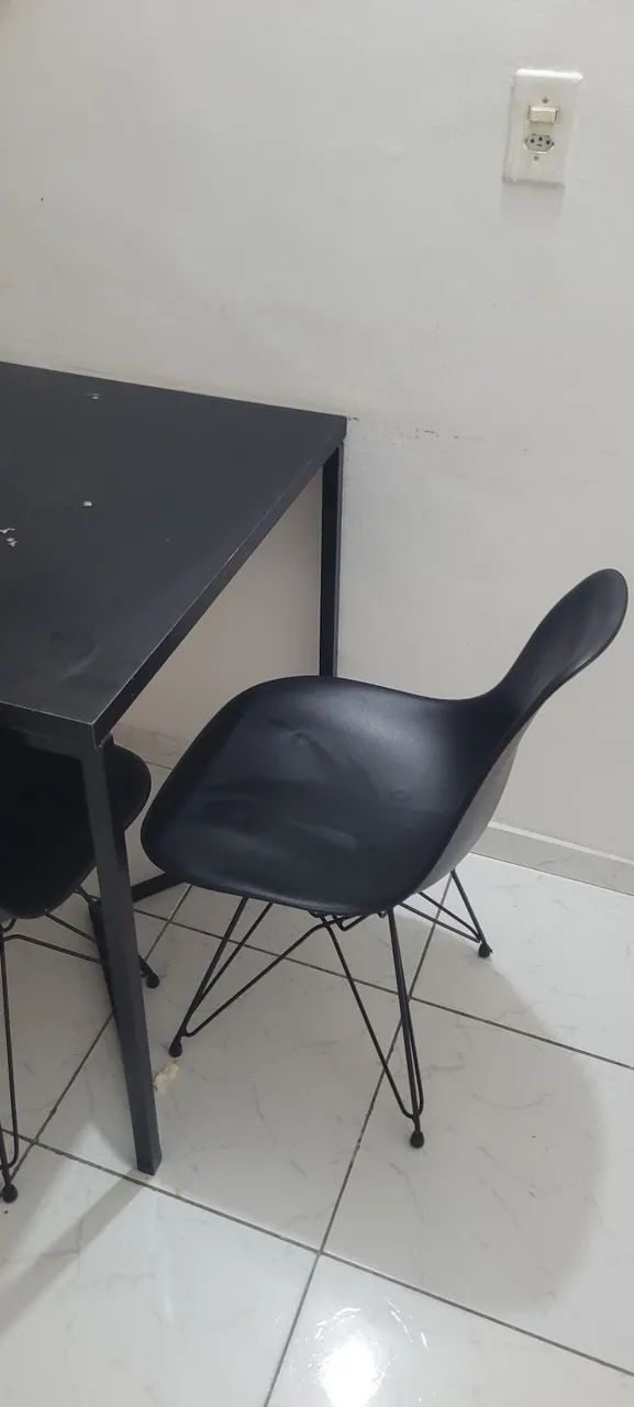 Jogo de Mesa Industrial Preta + 4 Cadeiras Eames Eiffel (Usado) - Foto 3
