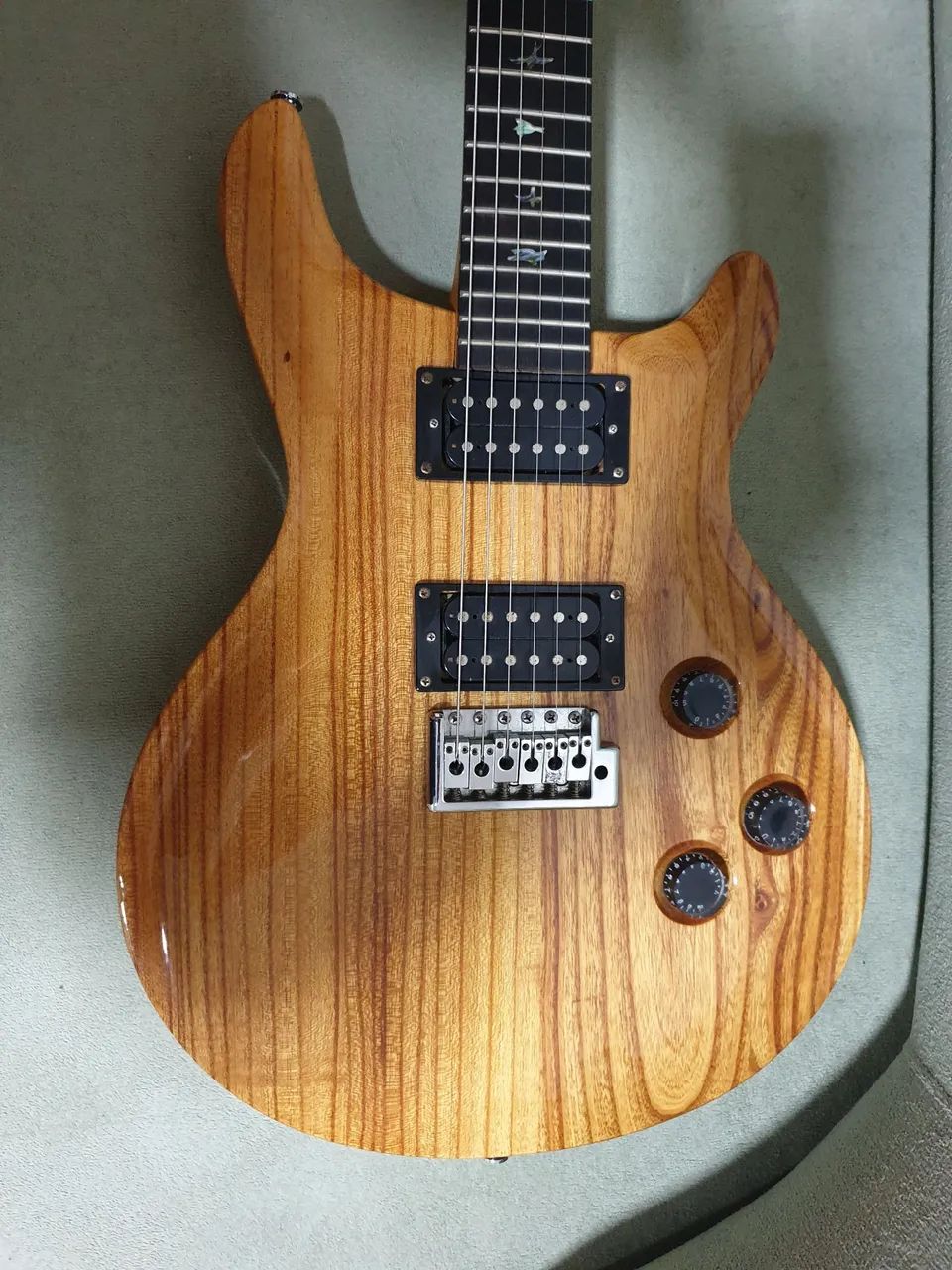 Guitarra T. Johnson - Foto 2