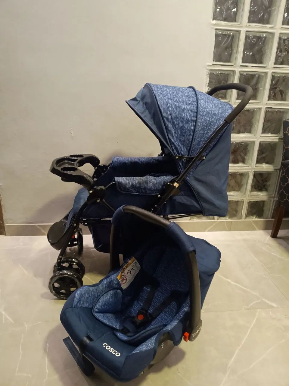CARRINHO DE BEBÊ E BEBÊ CONFORTO SEMI NOVO! 