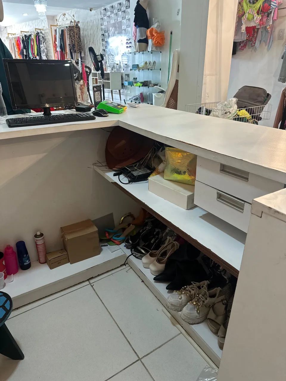 Balcão para loja com nicho para estoque - Foto 2