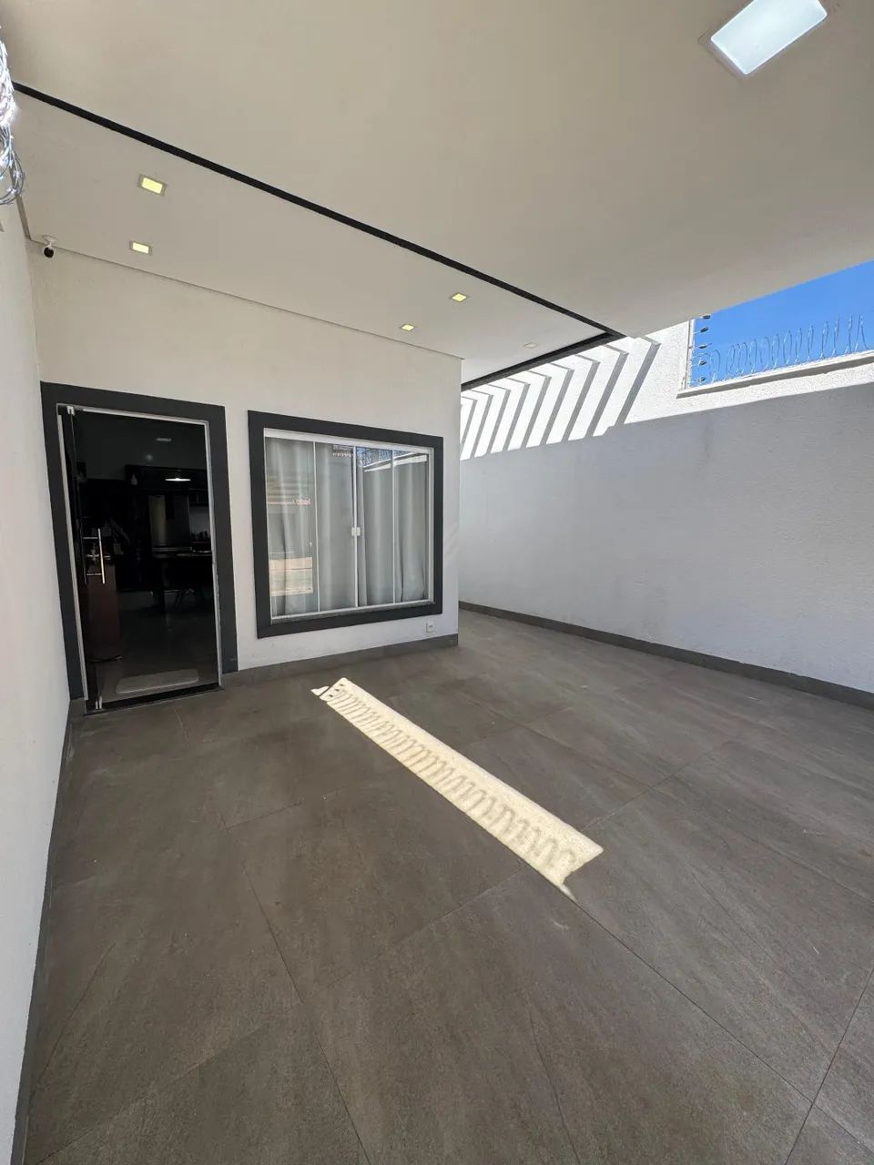 Casa à venda, com 2 quartos, sendo 1 suíte com closet, localizada no Plano Diretor Sul de 