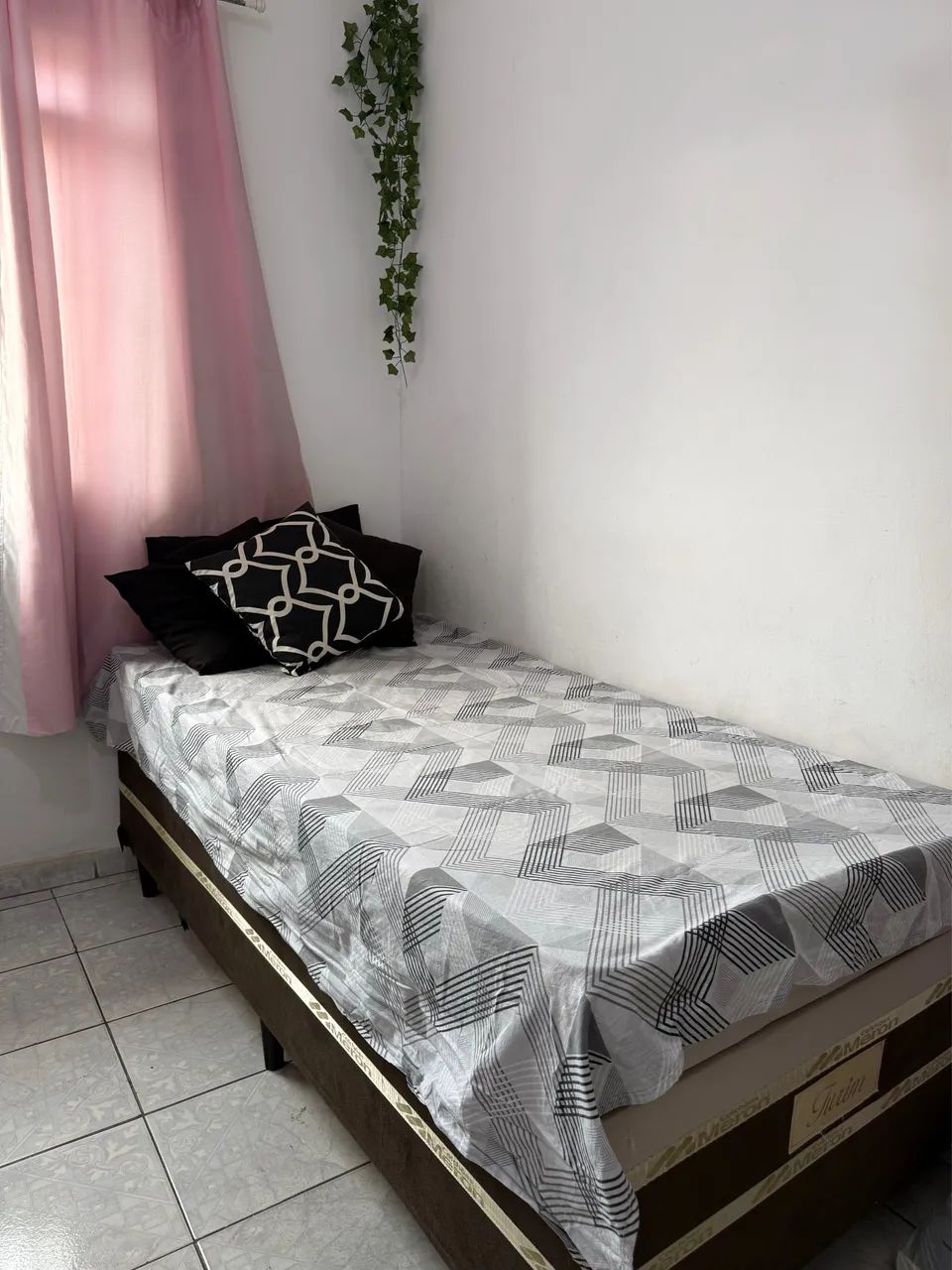 Cama de solteiro baú 