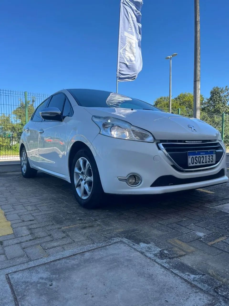 Peugeot 208 ALLURE 1.5 8V FLEX 2014