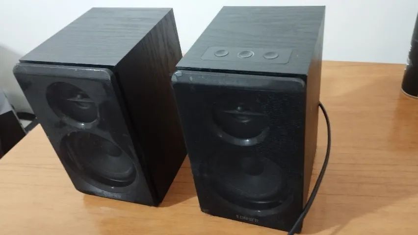 Caixa de Som PC/TV Edifier R33BT Plus 16W RMS