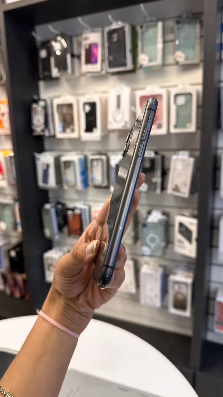 iPhone 11 - 64GB preto - Foto 2