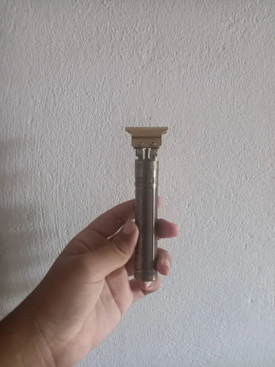 CORTADOR E BARBEADOR DE CABELOS