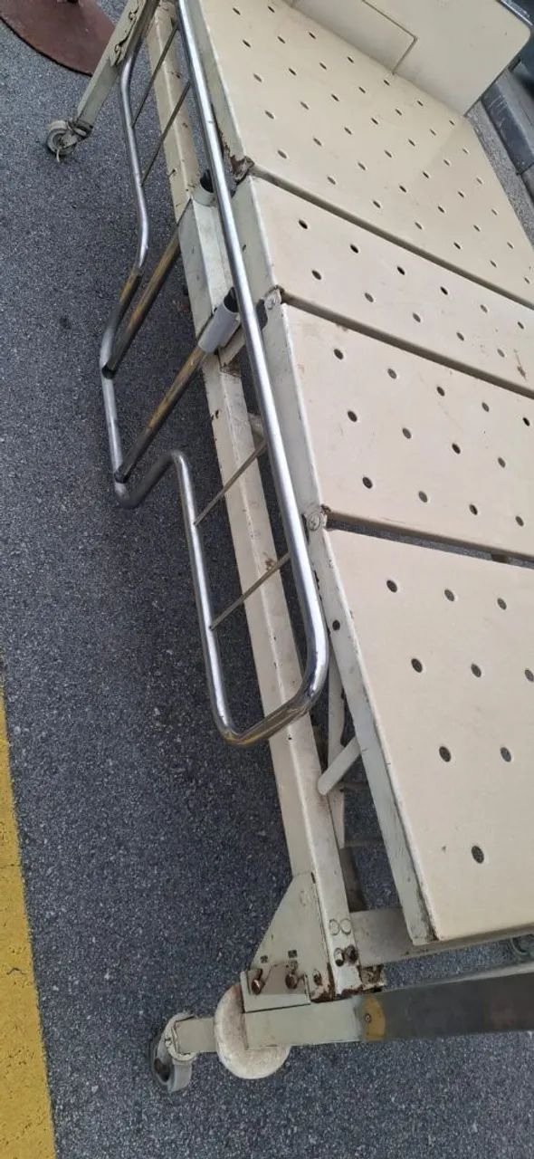 Cama hospitalar manivela