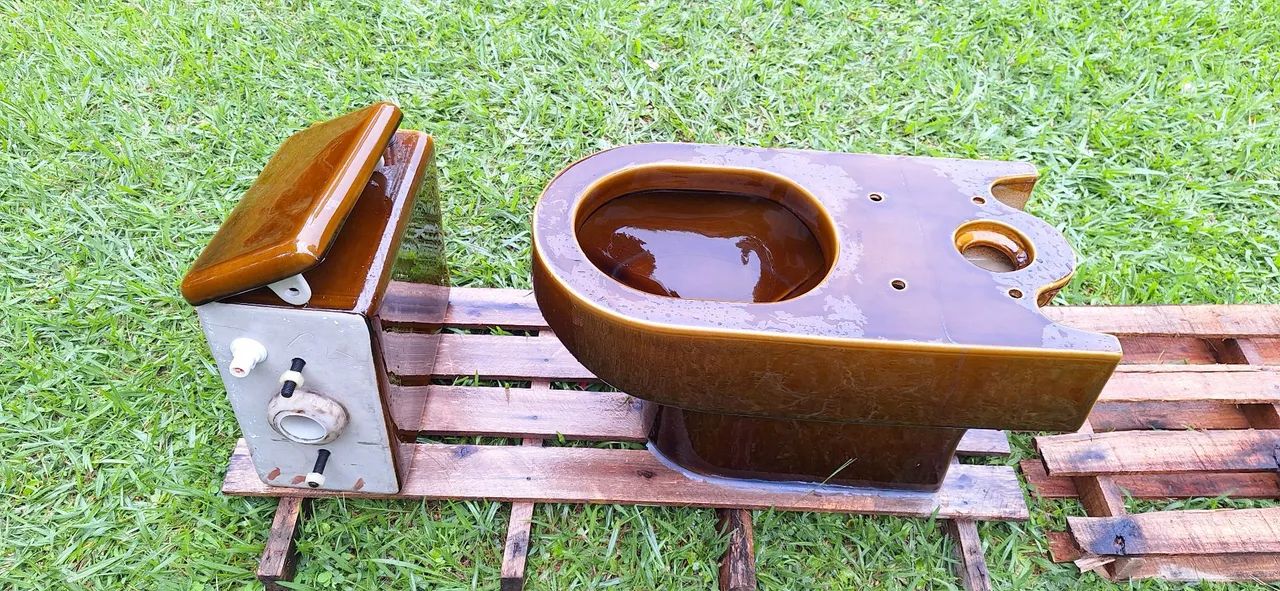 Vaso sanitário Deca com caixa acoplada marrom - Foto 4