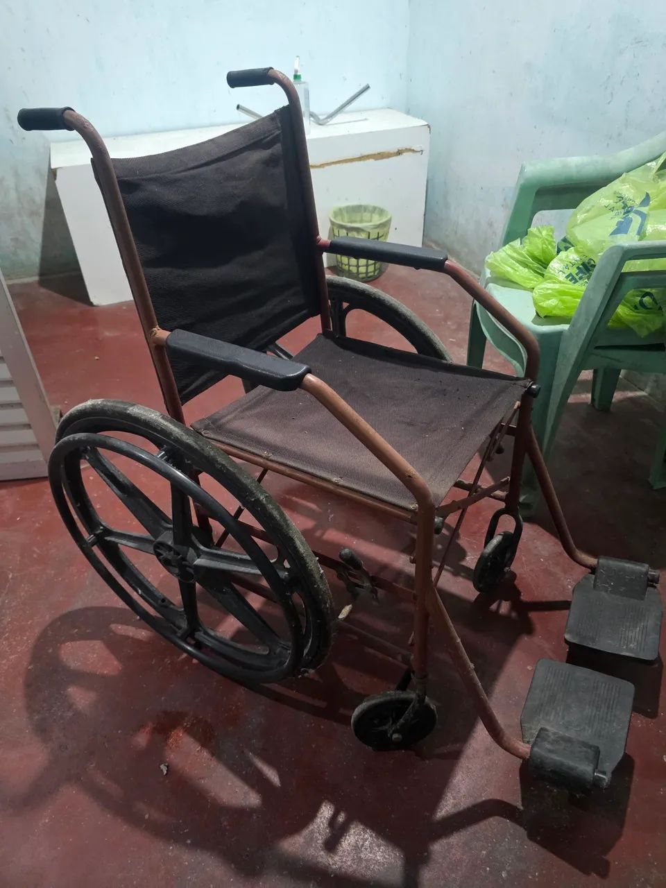 Cama hospitalar + colchão + cadeira - Foto 4