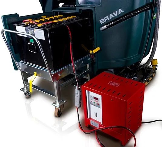 Carregador de Bateria KM Tracionária - USADO - Foto 4