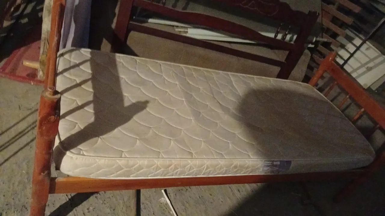 Cama de solteiro com colchão.  - Foto 3