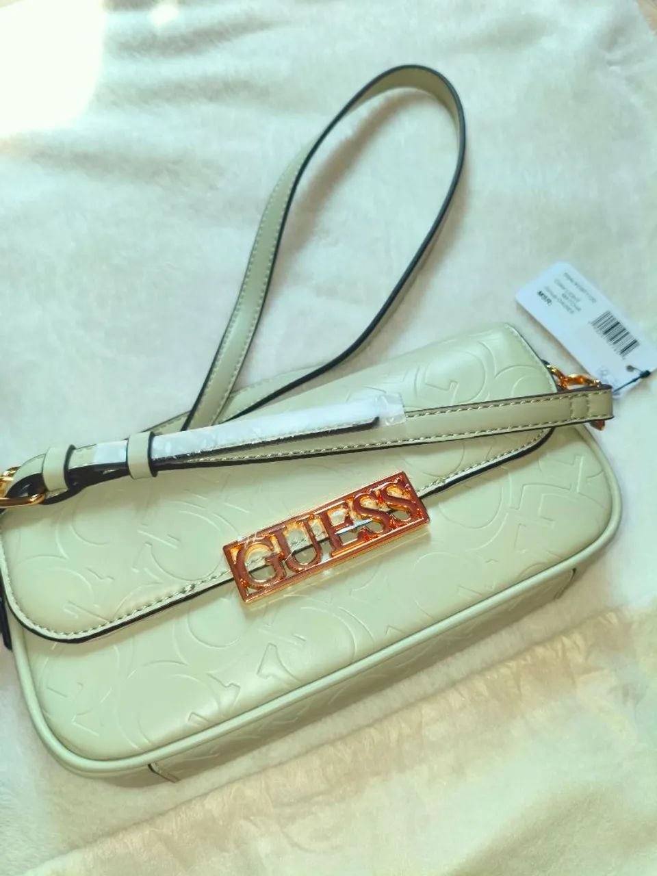 Nova bolsa verde matcha da Guess 