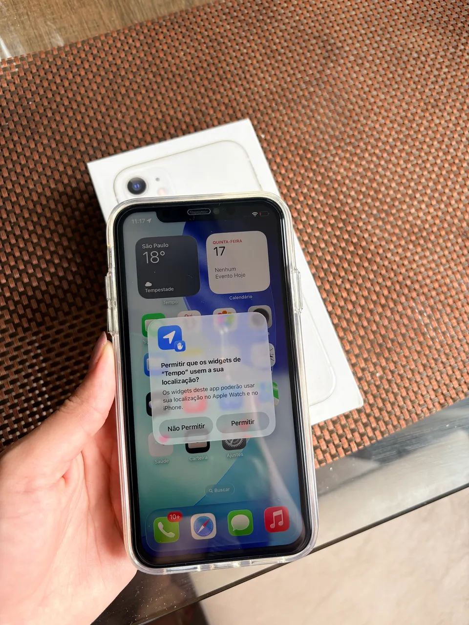 iPhone 11 128g - com caixa e cabo carregador original - Foto 3