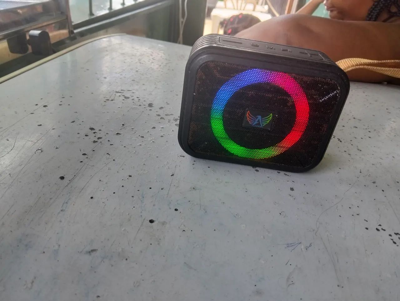Caixa de som preta  - Foto 2