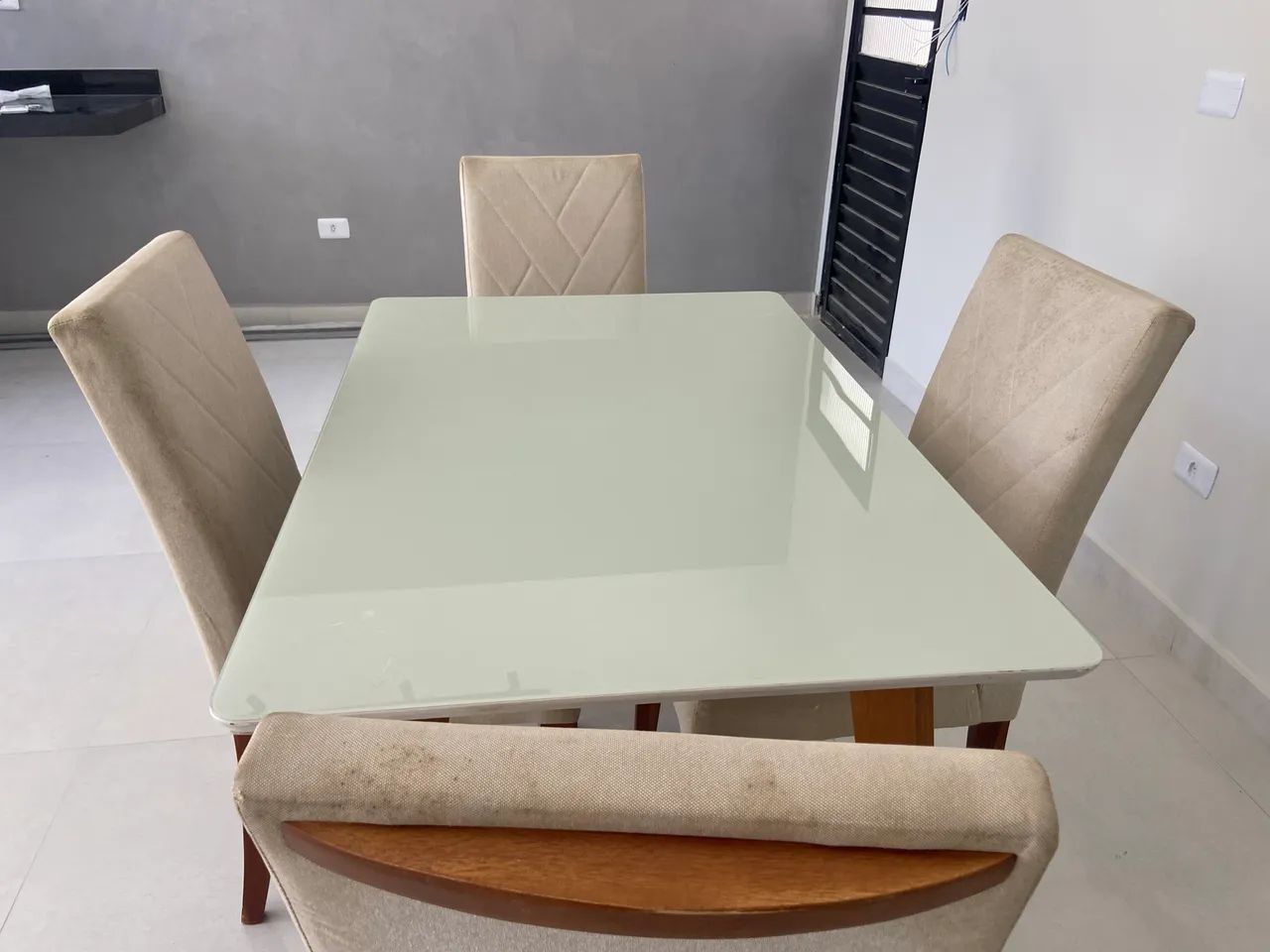 Mesa com 4 cadeiras  - Foto 2