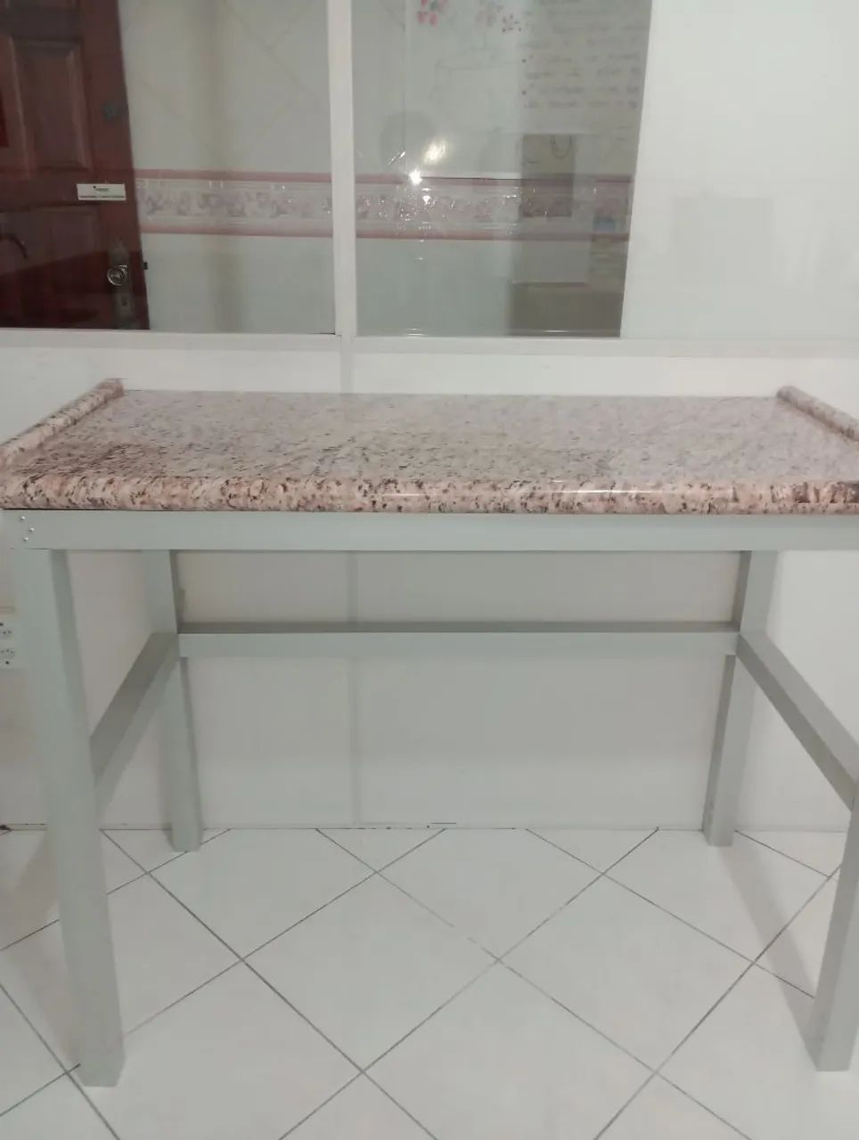 Bancada com pedra de marmore