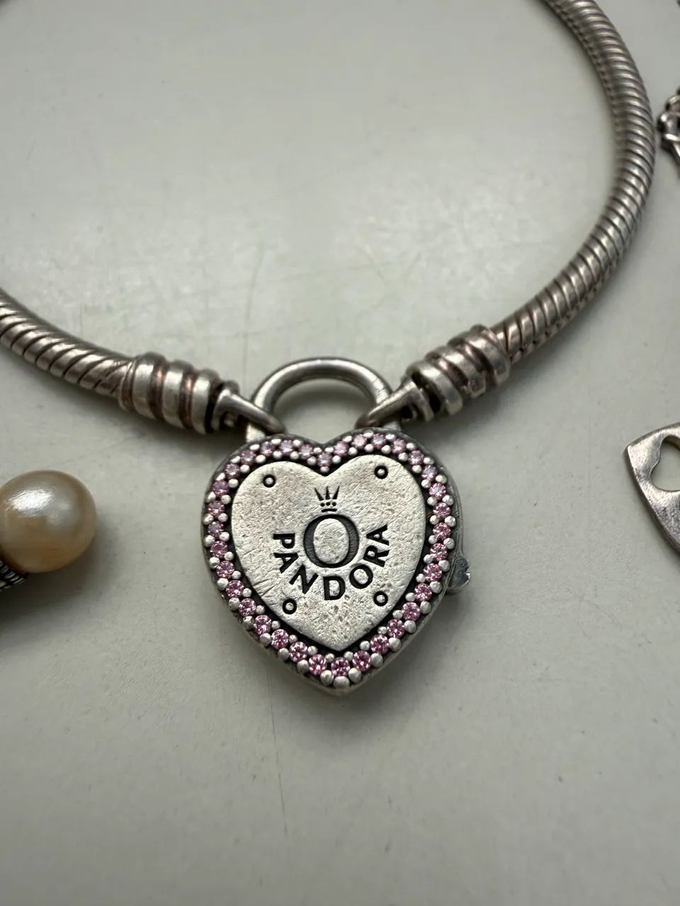 Pulseira PANDORA original com berloques VIVARA/ PANDORA. - Foto 5