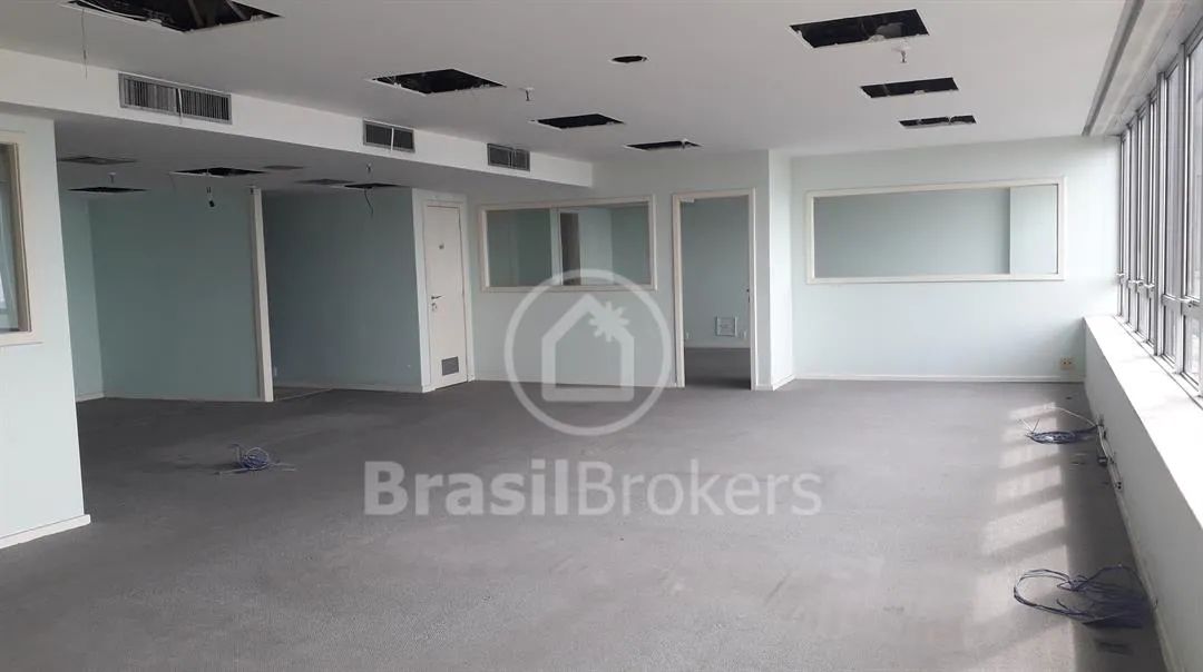 Sala comercial de 160m² com 3 vagas com localização privilegiada! - Foto 2