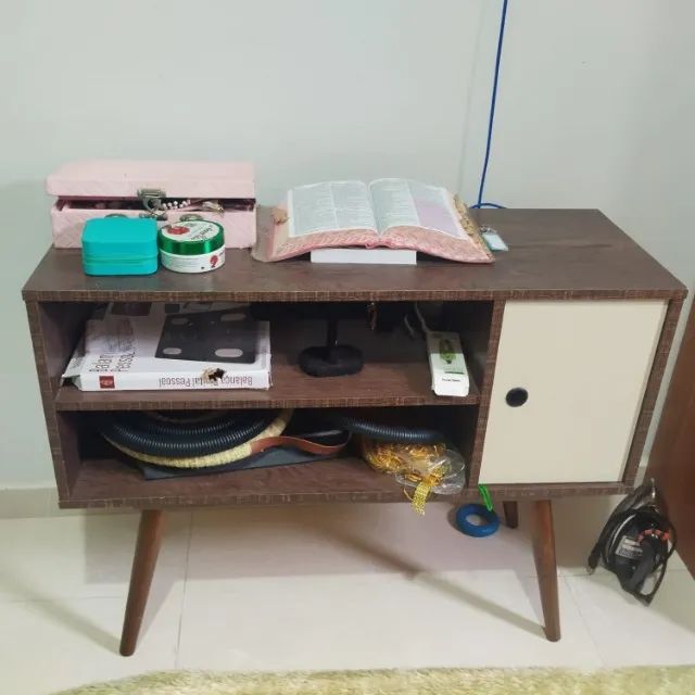 Rack, escrivaninha e arara