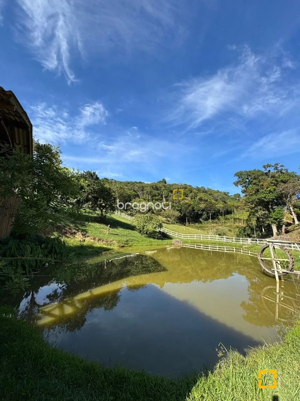 Sitio com 4.500 m2 com casa de 3 dormitórios, Potecas, São José, SC.