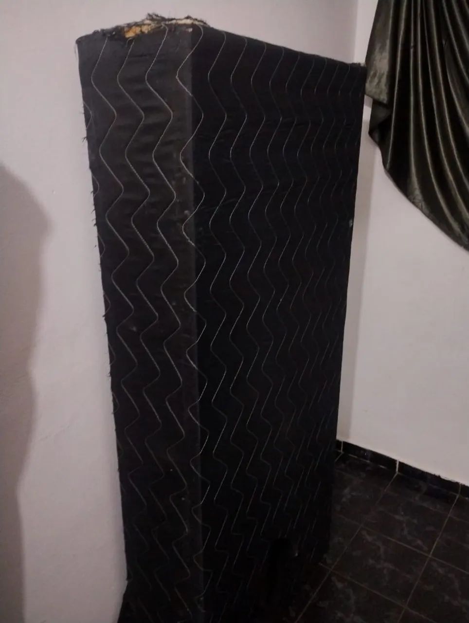 Vendo cama box solteiro 